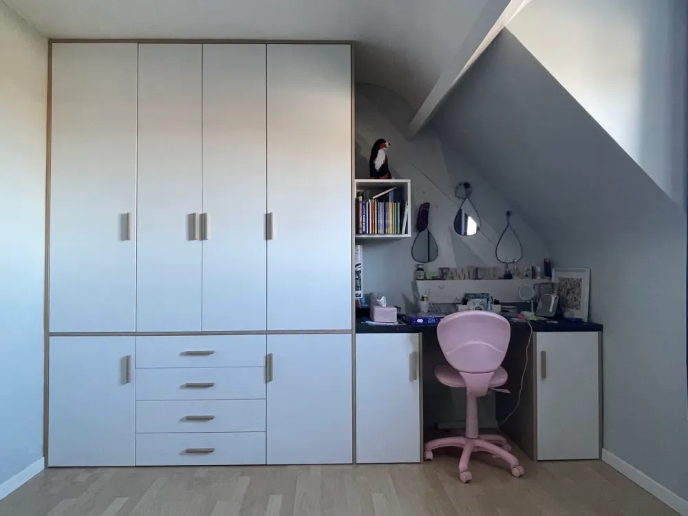 Finitions intérieures du dressing et détails d'agencement