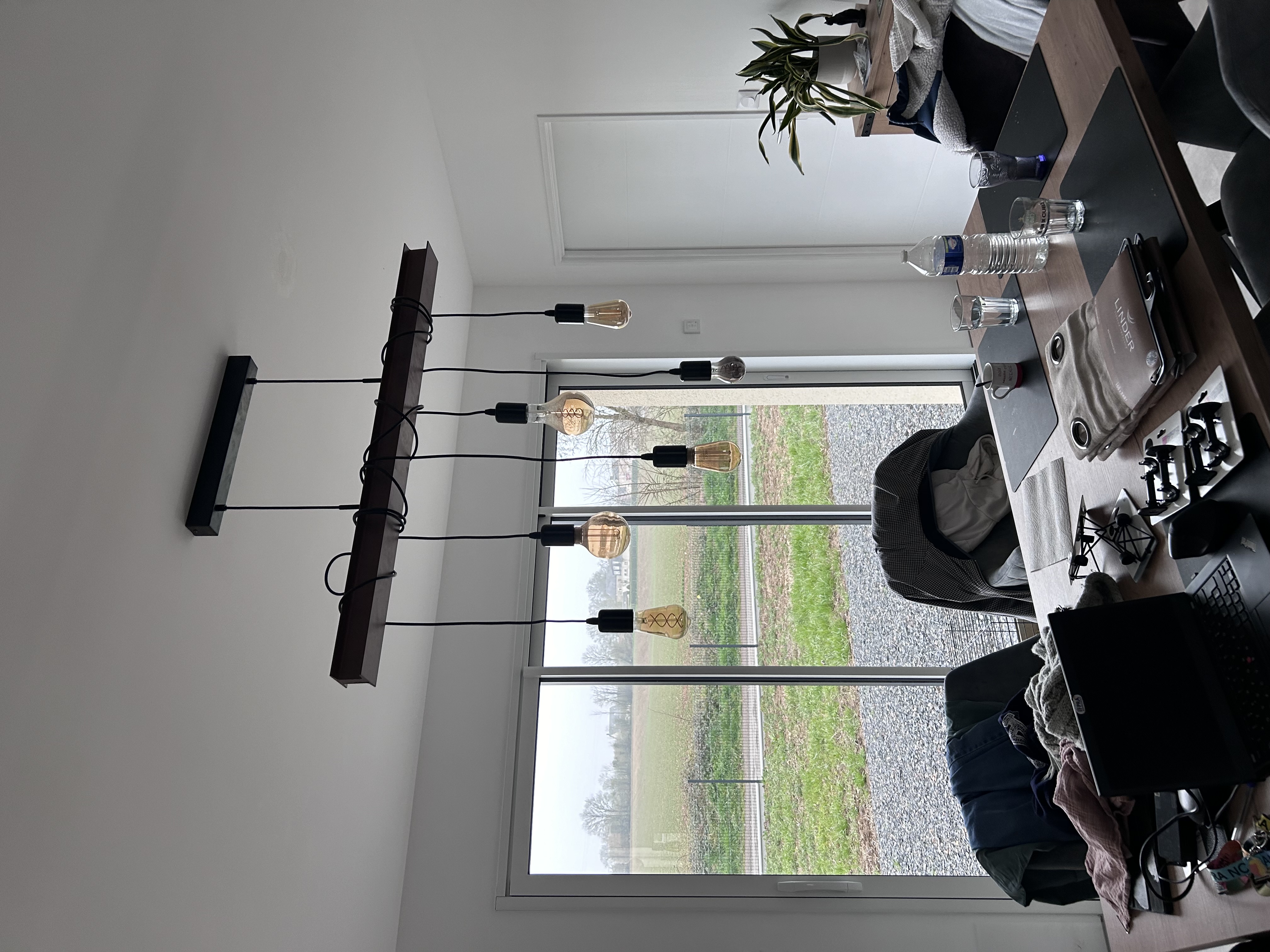 Installation de luminaires suspendus design