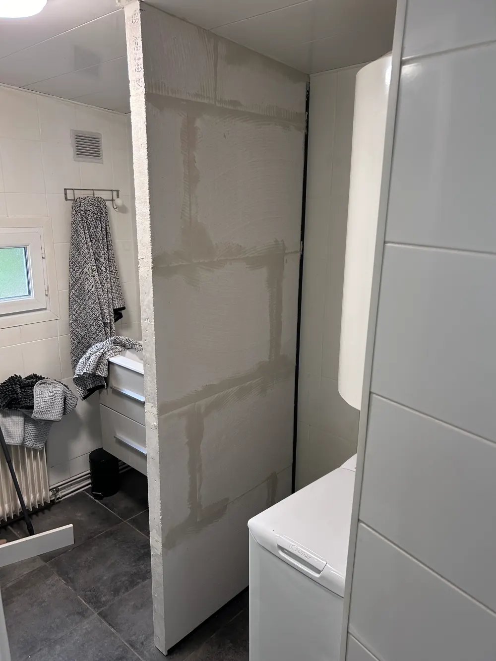 Cloisonnement sur mesure pour aménagement de buanderie technique et salle de bain