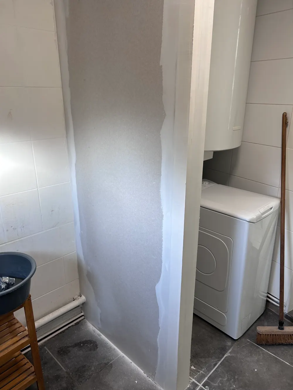 Habillage en BA13 et isolation de cloisons de doublage pour pièce humide